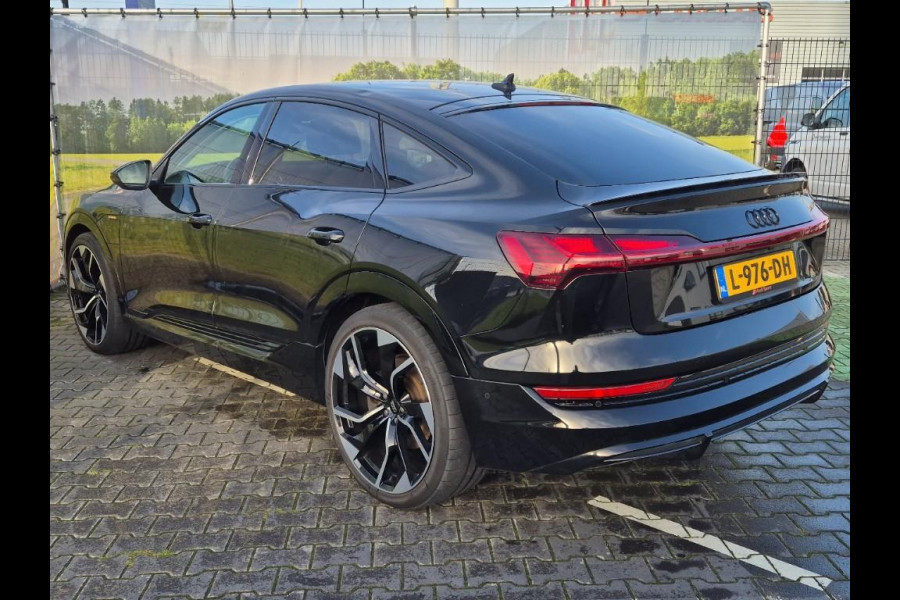 Audi e-tron Sportback 55 quattro edition 95 kWh | Trekhaak | Camera | 23 Inch |