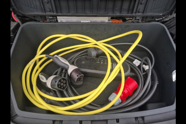 Audi e-tron Sportback 55 quattro edition 95 kWh | Trekhaak | Camera | 23 Inch |