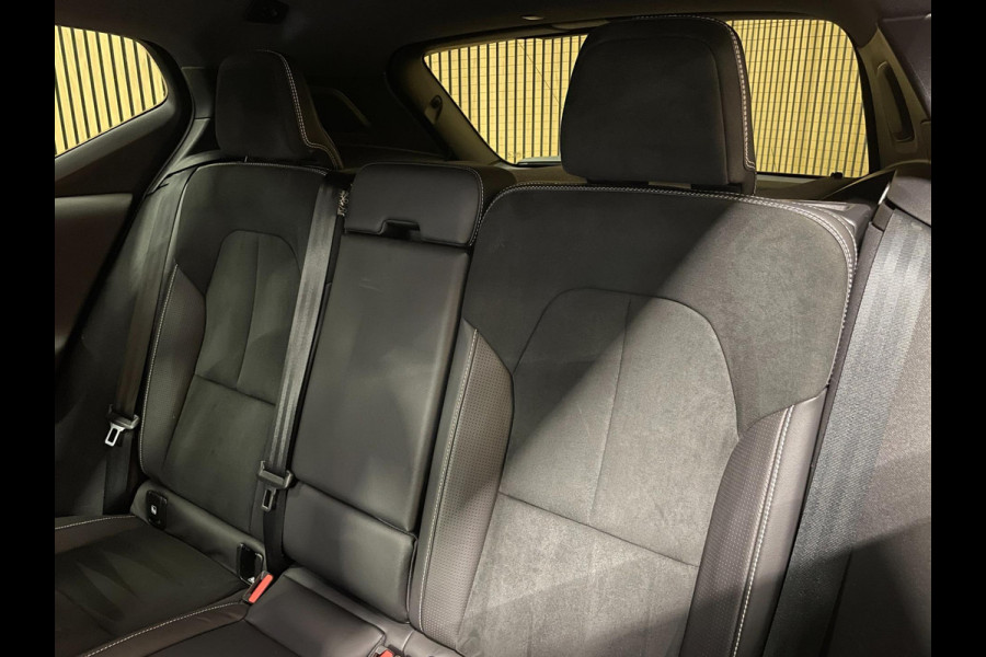 Volvo XC40 Recharge P8 AWD R-Design|92,4% SOH|1/2 LEDER|STOEL+STUURVERWARMING|NAVIGATIE|ACC|APPLE CARPLAY|NL-AUT|NAP|IN.BTW|1eEIG|