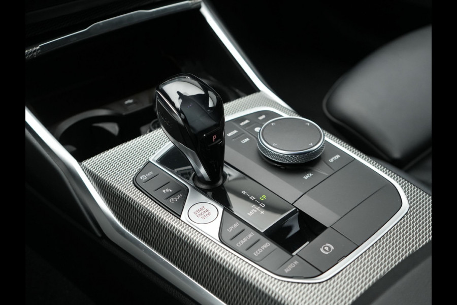 BMW 3 Serie Touring 320i M Sport 184pk | Adaptive Cruise | Alcantara Sportstoelen Verwarmd | Apple Carplay | Sfeerverlichting | Virtual | Navigatie | DAB |