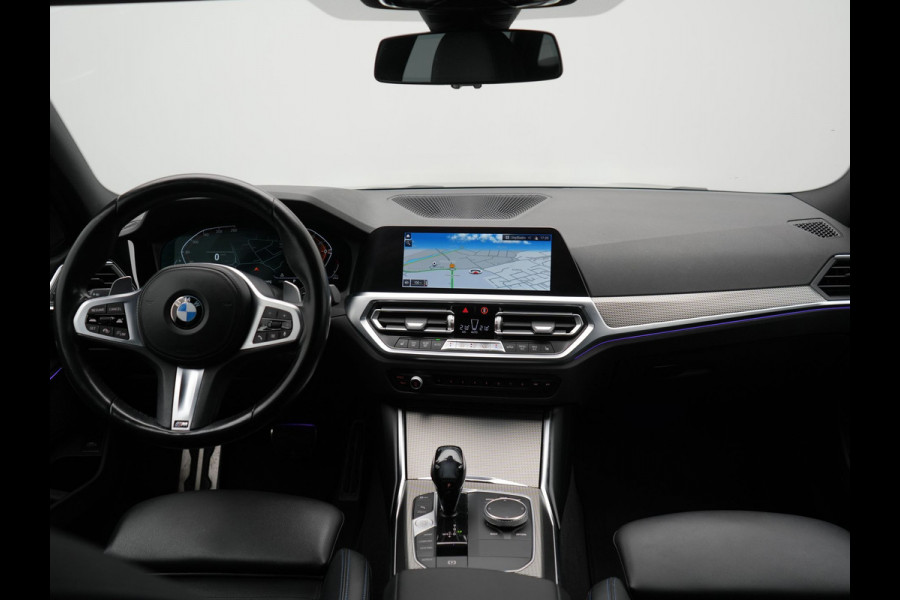 BMW 3 Serie Touring 320i M Sport 184pk | Adaptive Cruise | Alcantara Sportstoelen Verwarmd | Apple Carplay | Sfeerverlichting | Virtual | Navigatie | DAB |