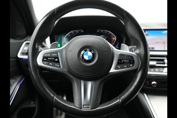 BMW 3 Serie Touring 320i M Sport 184pk | Adaptive Cruise | Alcantara Sportstoelen Verwarmd | Apple Carplay | Sfeerverlichting | Virtual | Navigatie | DAB |