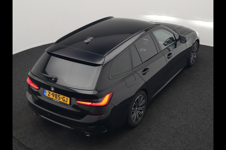 BMW 3 Serie Touring 320i M Sport 184pk | Adaptive Cruise | Alcantara Sportstoelen Verwarmd | Apple Carplay | Sfeerverlichting | Virtual | Navigatie | DAB |