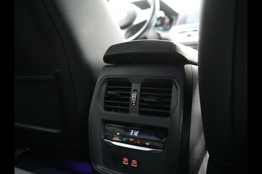 BMW 3 Serie Touring 320i M Sport 184pk | Adaptive Cruise | Alcantara Sportstoelen Verwarmd | Apple Carplay | Sfeerverlichting | Virtual | Navigatie | DAB |