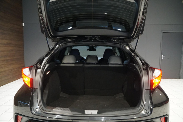 Toyota C-HR 1.8 Hybrid Black Edition + LEDER / DODEHOEK / JBL / STOELVERWARMING /