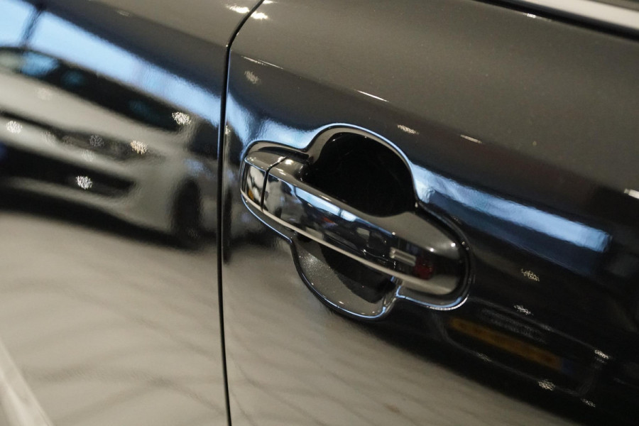 Toyota C-HR 1.8 Hybrid Black Edition + LEDER / DODEHOEK / JBL / STOELVERWARMING /