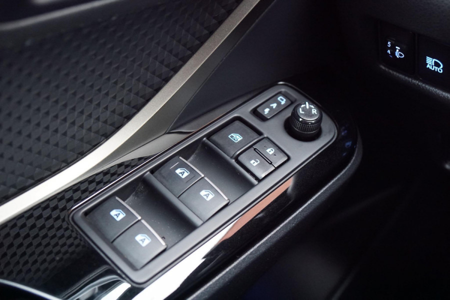 Toyota C-HR 1.8 Hybrid Black Edition + LEDER / DODEHOEK / JBL / STOELVERWARMING /