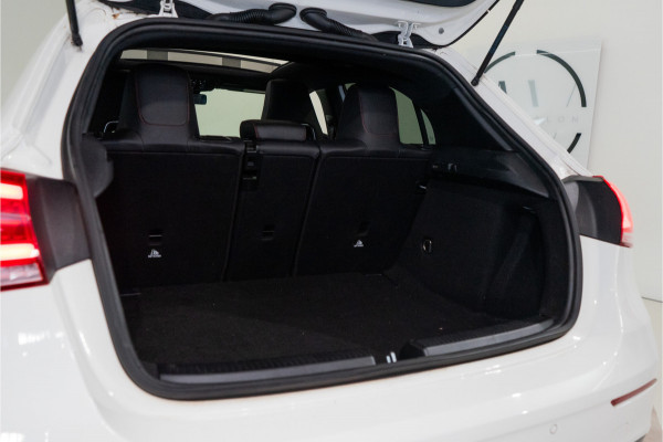 Mercedes-Benz A-Klasse 180 Business Solution AMG 136PK | NL AUTO+NAP | Pano | LED | Stoelverw. | Carplay | Night | Garantie