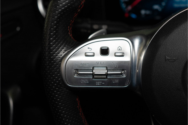 Mercedes-Benz A-Klasse 180 Business Solution AMG 136PK | NL AUTO+NAP | Pano | LED | Stoelverw. | Carplay | Night | Garantie