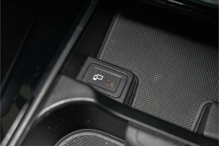 Mercedes-Benz A-Klasse 180 Business Solution AMG 136PK | NL AUTO+NAP | Pano | LED | Stoelverw. | Carplay | Night | Garantie