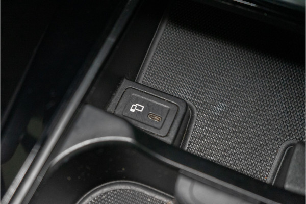 Mercedes-Benz A-Klasse 180 Business Solution AMG 136PK | NL AUTO+NAP | Pano | LED | Stoelverw. | Carplay | Night | Garantie