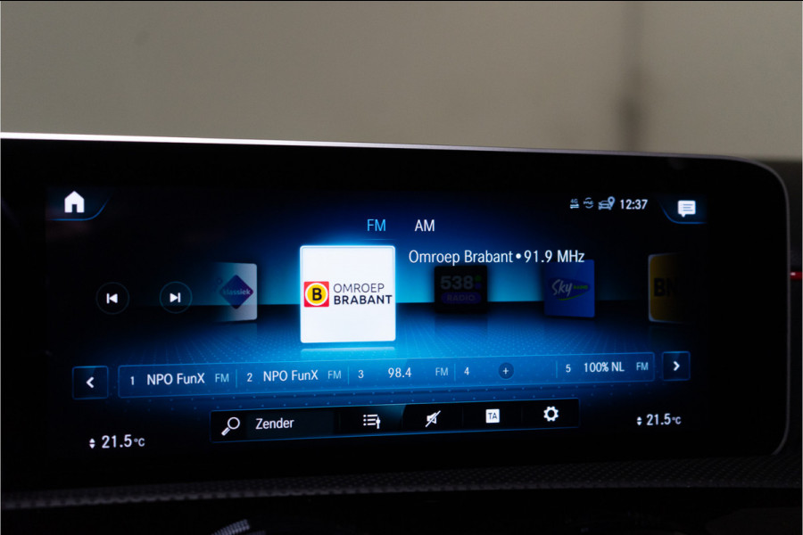 Mercedes-Benz A-Klasse 180 Business Solution AMG 136PK | NL AUTO+NAP | Pano | LED | Stoelverw. | Carplay | Night | Garantie