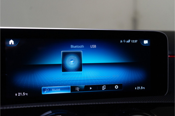 Mercedes-Benz A-Klasse 180 Business Solution AMG 136PK | NL AUTO+NAP | Pano | LED | Stoelverw. | Carplay | Night | Garantie