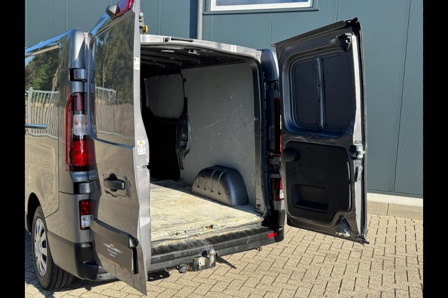 Renault Trafic 1.6 dCi T29 L2H1 (Nissan NV300) * Cruise Control * Parkeersensoren * Trekhaak *
