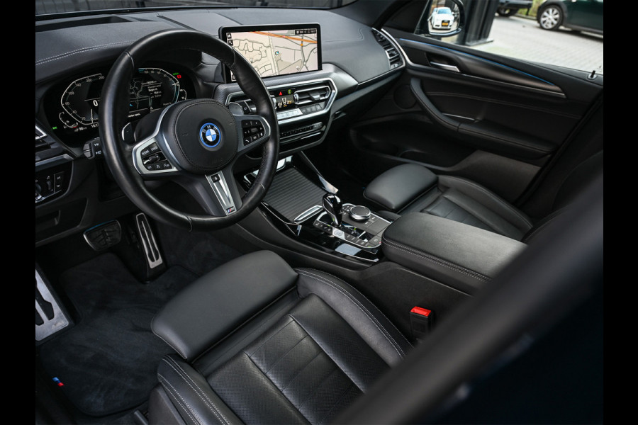 BMW X3 xDrive30e High Executive · M-Sport Pro · Comfort access · Head-up · Panoramadak · Adaptive cruise · Memory seats · Stuurverwarmi
