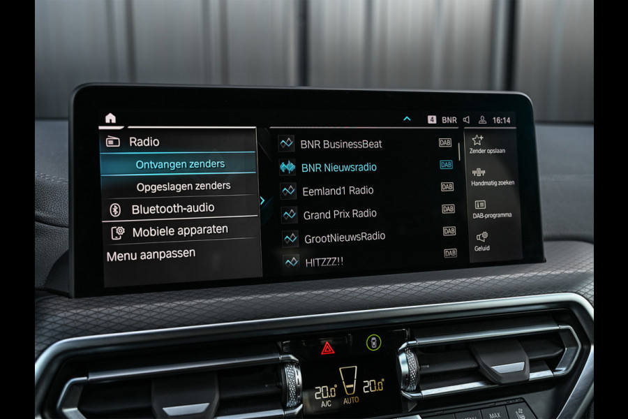 BMW X3 xDrive30e High Executive · M-Sport Pro · Comfort access · Head-up · Panoramadak · Adaptive cruise · Memory seats · Stuurverwarmi