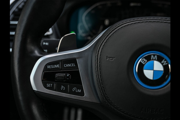 BMW X3 xDrive30e High Executive · M-Sport Pro · Comfort access · Head-up · Panoramadak · Adaptive cruise · Memory seats · Stuurverwarmi