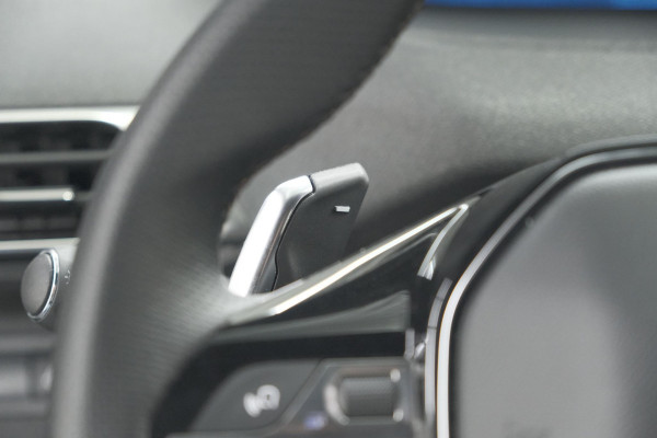 Peugeot 3008 1.2 Hybrid 136 GT | 360 Camera | Adaptieve Cruise Control | Elektrische Kofferklep | Stoelverwarming