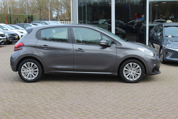 Peugeot 208 1.2 PureTech Signature 64.665 km! Navigatie / Parkeerhulp achter / 16'' / DAB / Bluetooth / Cruise Control