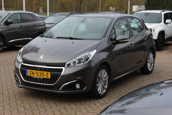 Peugeot 208 1.2 PureTech Signature 64.665 km! Navigatie / Parkeerhulp achter / 16'' / DAB / Bluetooth / Cruise Control