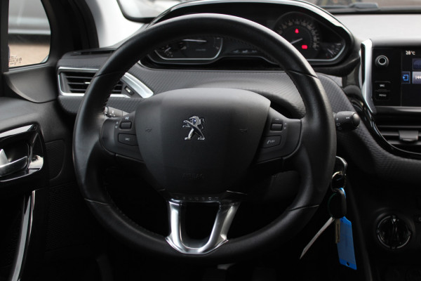 Peugeot 208 1.2 PureTech Signature 64.665 km! Navigatie / Parkeerhulp achter / 16'' / DAB / Bluetooth / Cruise Control