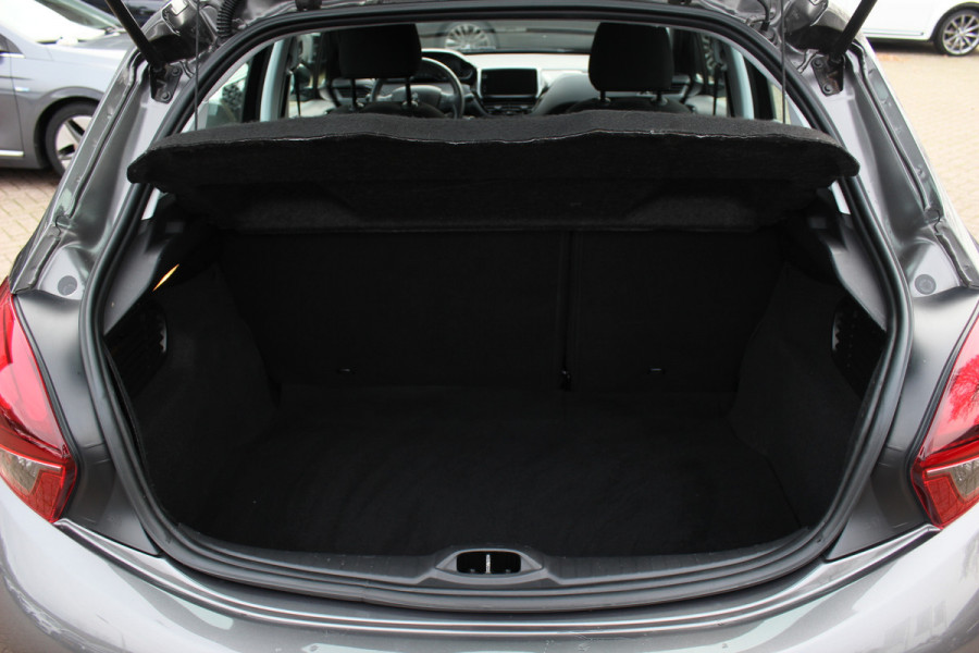 Peugeot 208 1.2 PureTech Signature 64.665 km! Navigatie / Parkeerhulp achter / 16'' / DAB / Bluetooth / Cruise Control