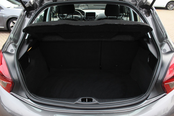 Peugeot 208 1.2 PureTech Signature 64.665 km! Navigatie / Parkeerhulp achter / 16'' / DAB / Bluetooth / Cruise Control