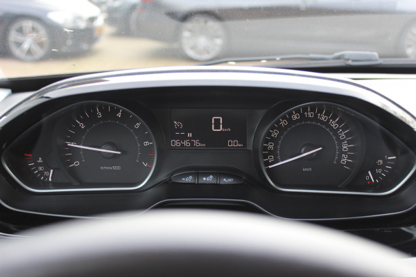 Peugeot 208 1.2 PureTech Signature 64.665 km! Navigatie / Parkeerhulp achter / 16'' / DAB / Bluetooth / Cruise Control