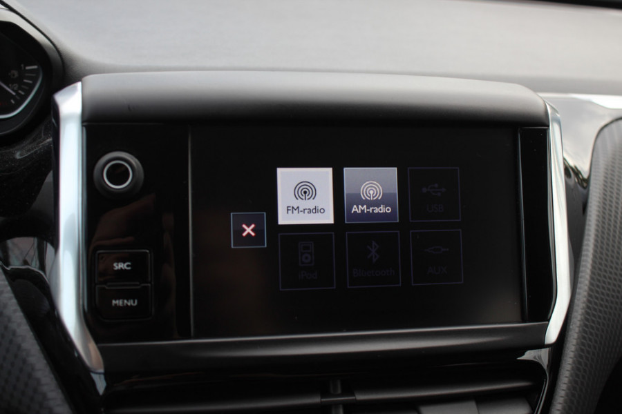 Peugeot 208 1.2 PureTech Signature 64.665 km! Navigatie / Parkeerhulp achter / 16'' / DAB / Bluetooth / Cruise Control