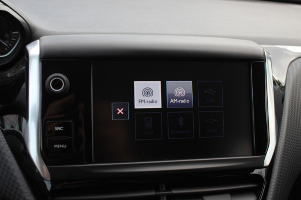 Peugeot 208 1.2 PureTech Signature 64.665 km! Navigatie / Parkeerhulp achter / 16'' / DAB / Bluetooth / Cruise Control