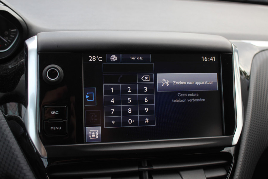 Peugeot 208 1.2 PureTech Signature 64.665 km! Navigatie / Parkeerhulp achter / 16'' / DAB / Bluetooth / Cruise Control