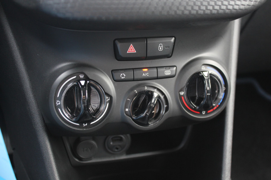 Peugeot 208 1.2 PureTech Signature 64.665 km! Navigatie / Parkeerhulp achter / 16'' / DAB / Bluetooth / Cruise Control