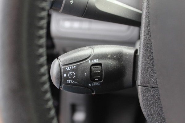 Peugeot 208 1.2 PureTech Signature 64.665 km! Navigatie / Parkeerhulp achter / 16'' / DAB / Bluetooth / Cruise Control