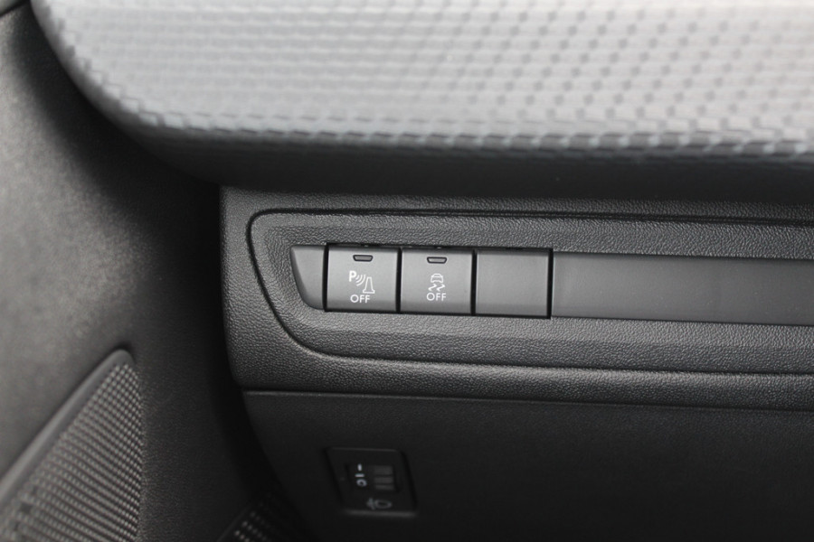 Peugeot 208 1.2 PureTech Signature 64.665 km! Navigatie / Parkeerhulp achter / 16'' / DAB / Bluetooth / Cruise Control