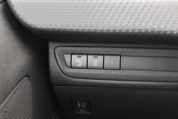 Peugeot 208 1.2 PureTech Signature 64.665 km! Navigatie / Parkeerhulp achter / 16'' / DAB / Bluetooth / Cruise Control