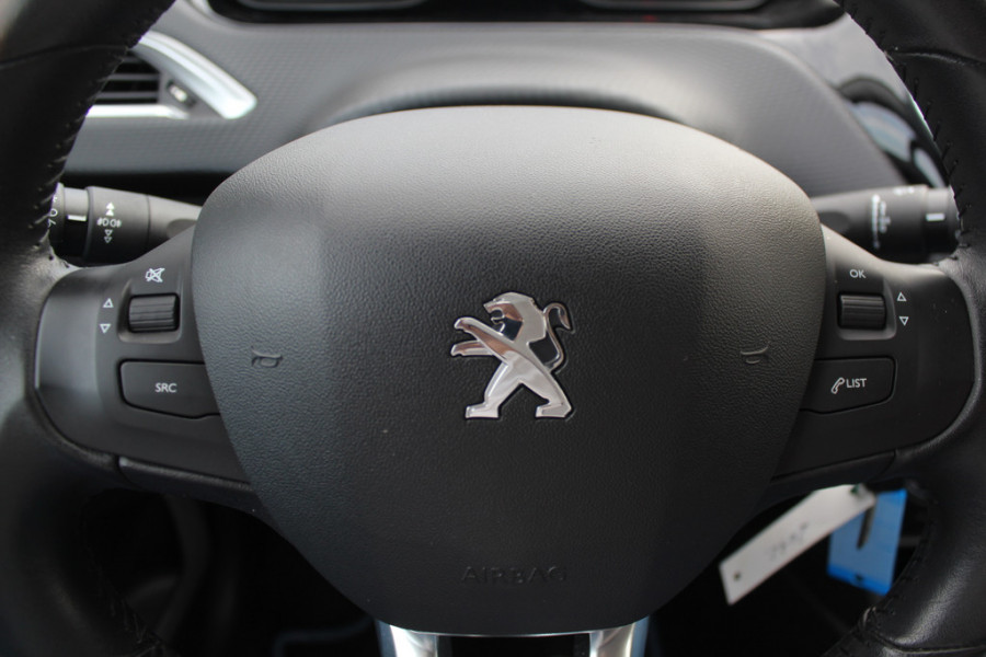 Peugeot 208 1.2 PureTech Signature 64.665 km! Navigatie / Parkeerhulp achter / 16'' / DAB / Bluetooth / Cruise Control