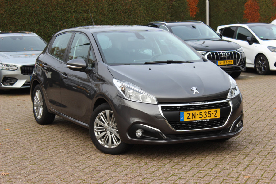 Peugeot 208 1.2 PureTech Signature 64.665 km! Navigatie / Parkeerhulp achter / 16'' / DAB / Bluetooth / Cruise Control