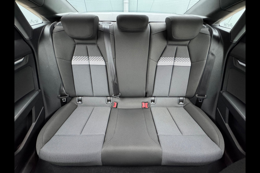 Audi A3 Limousine 30 TFSI Advanced edition * Navigatie * Parkeersensoren * Sportstoelen * Cruise Control *