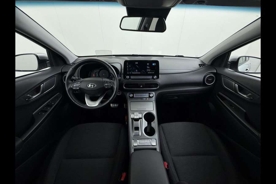 Hyundai Kona EV 64kWh SOH-100% Warmtepomp Adaptive-Cruise Head-Up Display 1/2 Leer Krell®-Hifi Apple Carplay Android Adap.Cruise Camera Navi  Keyless Privacy Glas DAB Led Blind Spot Lane Assist Origineel Nederlandse Auto