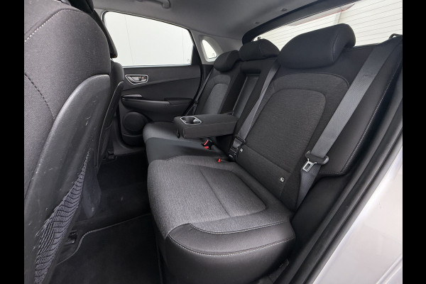 Hyundai Kona EV 64kWh SOH-100% Warmtepomp Adaptive-Cruise Head-Up Display 1/2 Leer Krell®-Hifi Apple Carplay Android Adap.Cruise Camera Navi  Keyless Privacy Glas DAB Led Blind Spot Lane Assist Origineel Nederlandse Auto