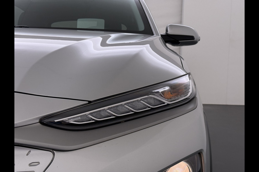 Hyundai Kona EV 64kWh SOH-100% Warmtepomp Adaptive-Cruise Head-Up Display 1/2 Leer Krell®-Hifi Apple Carplay Android Adap.Cruise Camera Navi  Keyless Privacy Glas DAB Led Blind Spot Lane Assist Origineel Nederlandse Auto