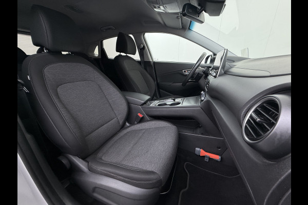 Hyundai Kona EV 64kWh SOH-100% Warmtepomp Adaptive-Cruise Head-Up Display 1/2 Leer Krell®-Hifi Apple Carplay Android Adap.Cruise Camera Navi  Keyless Privacy Glas DAB Led Blind Spot Lane Assist Origineel Nederlandse Auto