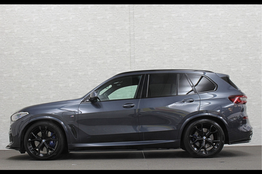 BMW X5 45e M-Stoelen | M-Performance | 360 Camera | ACC | Indiv. Leder | Harman-Kardon | Laser-LED | Keyless-Entry | Stoelventilatie | Head-Up | Memory | 21'' | Sfeerverlichting | Trekhaak | Luchtvering | Rij-Assistent Pro | Carplay | Black-Optic | Draadloos Laden.