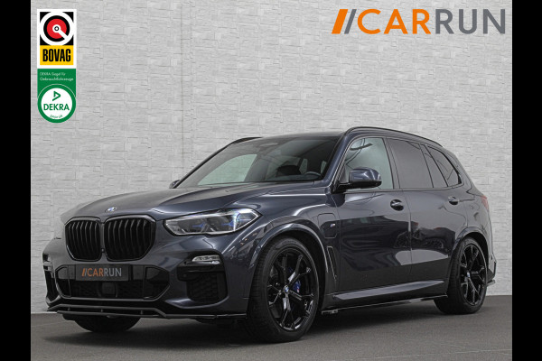 BMW X5 45e M-Stoelen | M-Performance | 360 Camera | ACC | Indiv. Leder | Harman-Kardon | Laser-LED | Keyless-Entry | Stoelventilatie | Head-Up | Memory | 21'' | Sfeerverlichting | Trekhaak | Luchtvering | Rij-Assistent Pro | Carplay | Black-Optic | Draadloos Laden.