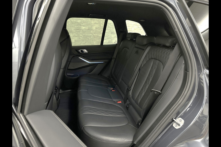 BMW X5 45e M-Stoelen | M-Performance | 360 Camera | ACC | Indiv. Leder | Harman-Kardon | Laser-LED | Keyless-Entry | Stoelventilatie | Head-Up | Memory | 21'' | Sfeerverlichting | Trekhaak | Luchtvering | Rij-Assistent Pro | Carplay | Black-Optic | Draadloos Laden.