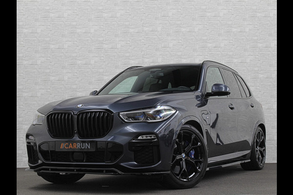 BMW X5 45e M-Stoelen | M-Performance | 360 Camera | ACC | Indiv. Leder | Harman-Kardon | Laser-LED | Keyless-Entry | Stoelventilatie | Head-Up | Memory | 21'' | Sfeerverlichting | Trekhaak | Luchtvering | Rij-Assistent Pro | Carplay | Black-Optic | Draadloos Laden.