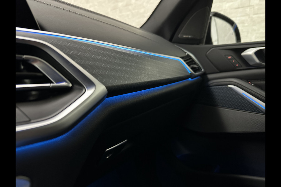 BMW X5 45e M-Stoelen | M-Performance | 360 Camera | ACC | Indiv. Leder | Harman-Kardon | Laser-LED | Keyless-Entry | Stoelventilatie | Head-Up | Memory | 21'' | Sfeerverlichting | Trekhaak | Luchtvering | Rij-Assistent Pro | Carplay | Black-Optic | Draadloos Laden.