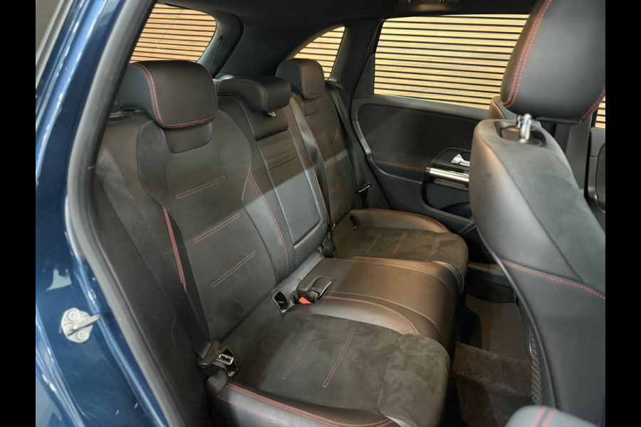 Mercedes-Benz B-Klasse 180 Business Solution AMG | Pano | Alcantara | 18' inch | DAB | Navigatie | Camera