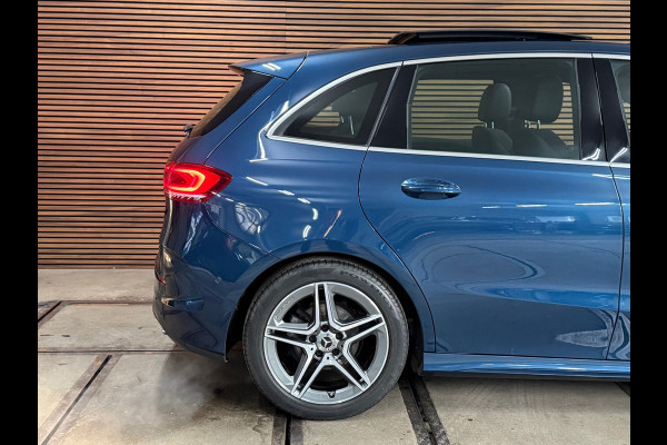 Mercedes-Benz B-Klasse 180 Business Solution AMG | Pano | Alcantara | 18' inch | DAB | Navigatie | Camera