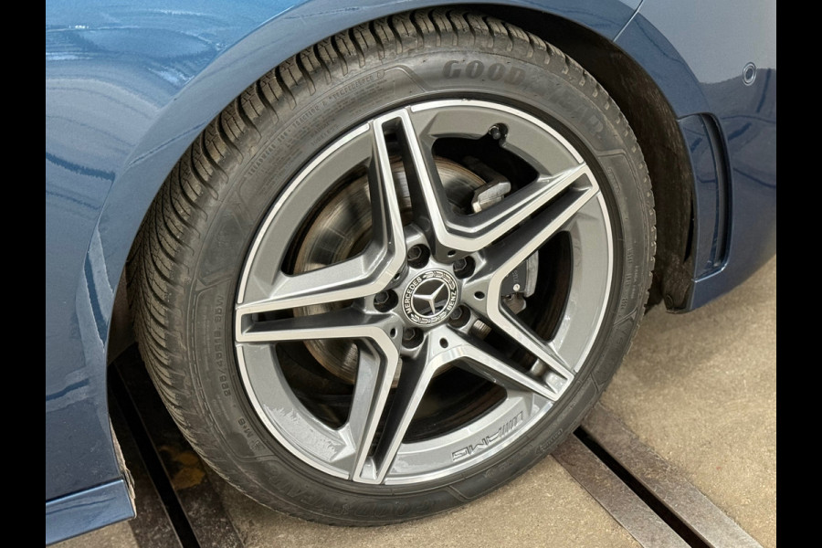 Mercedes-Benz B-Klasse 180 Business Solution AMG | Pano | Alcantara | 18' inch | DAB | Navigatie | Camera
